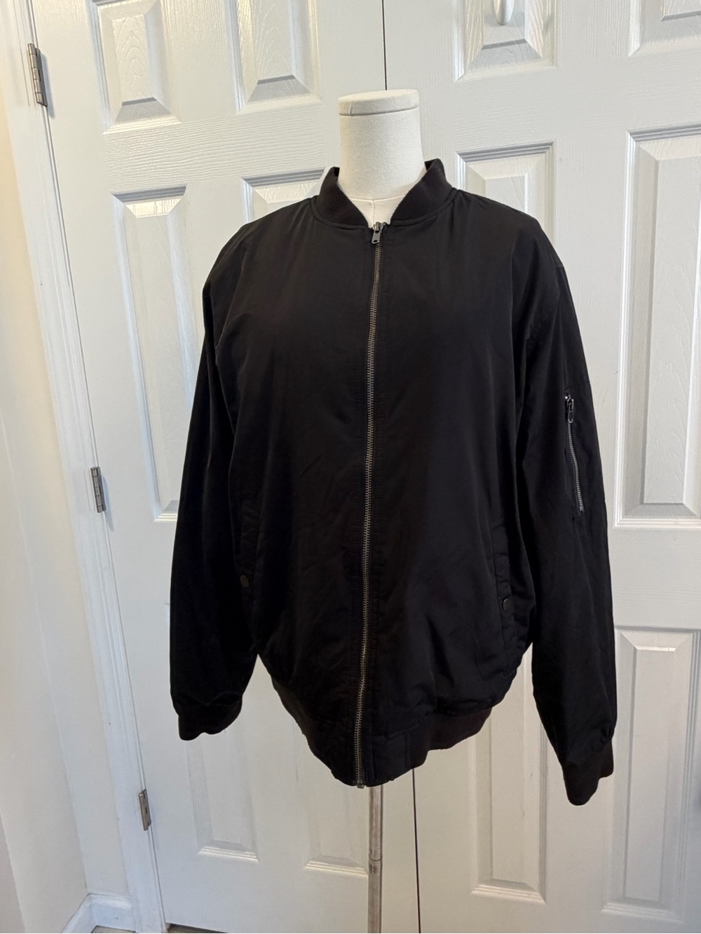 Old Navy Black Bomber Jacket Women’s Size L Lightweight Zip Up